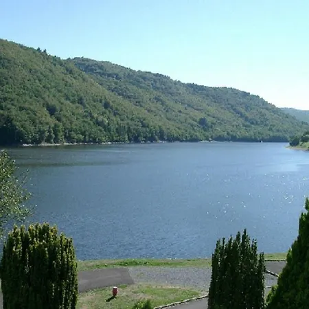 펜션 Entre Clermont Ferrand Et Montlucon *