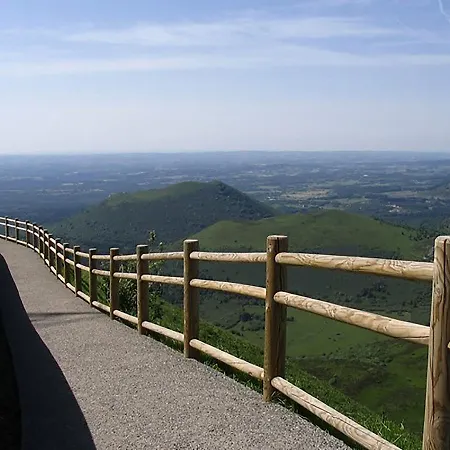펜션 Entre Clermont Ferrand Et Montlucon Neuf-Église