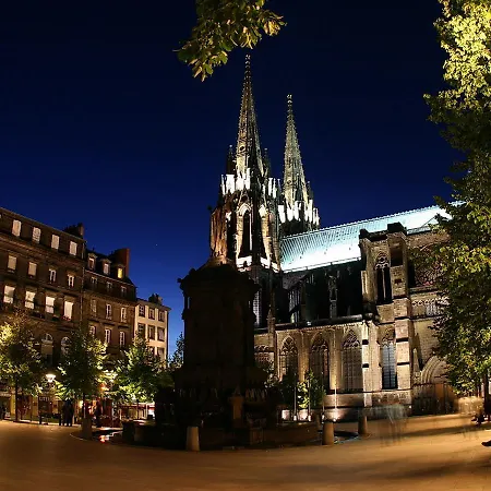 Entre Clermont Ferrand Et Montlucon 펜션